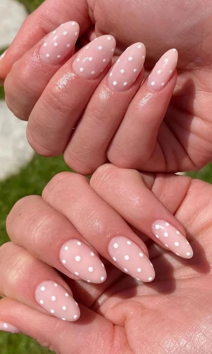 Dot nails